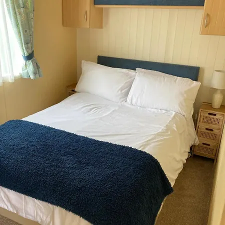 Cosy 2 Bed Pet Friendly Nr Newquay Holiday park *